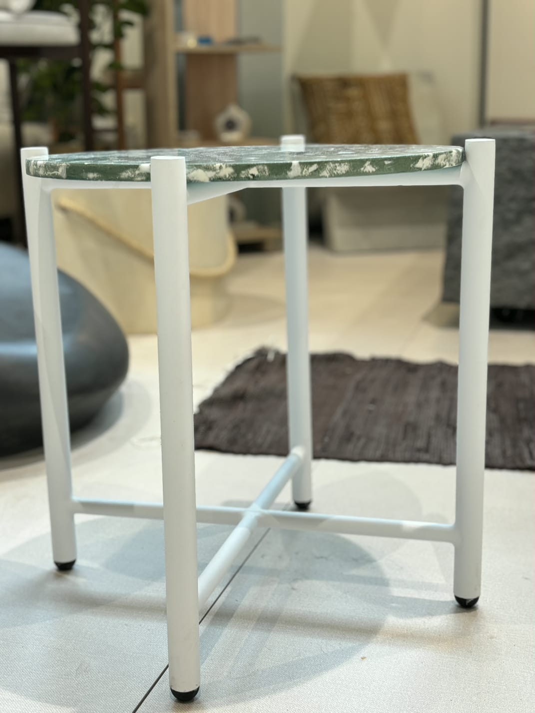 Forma Side table