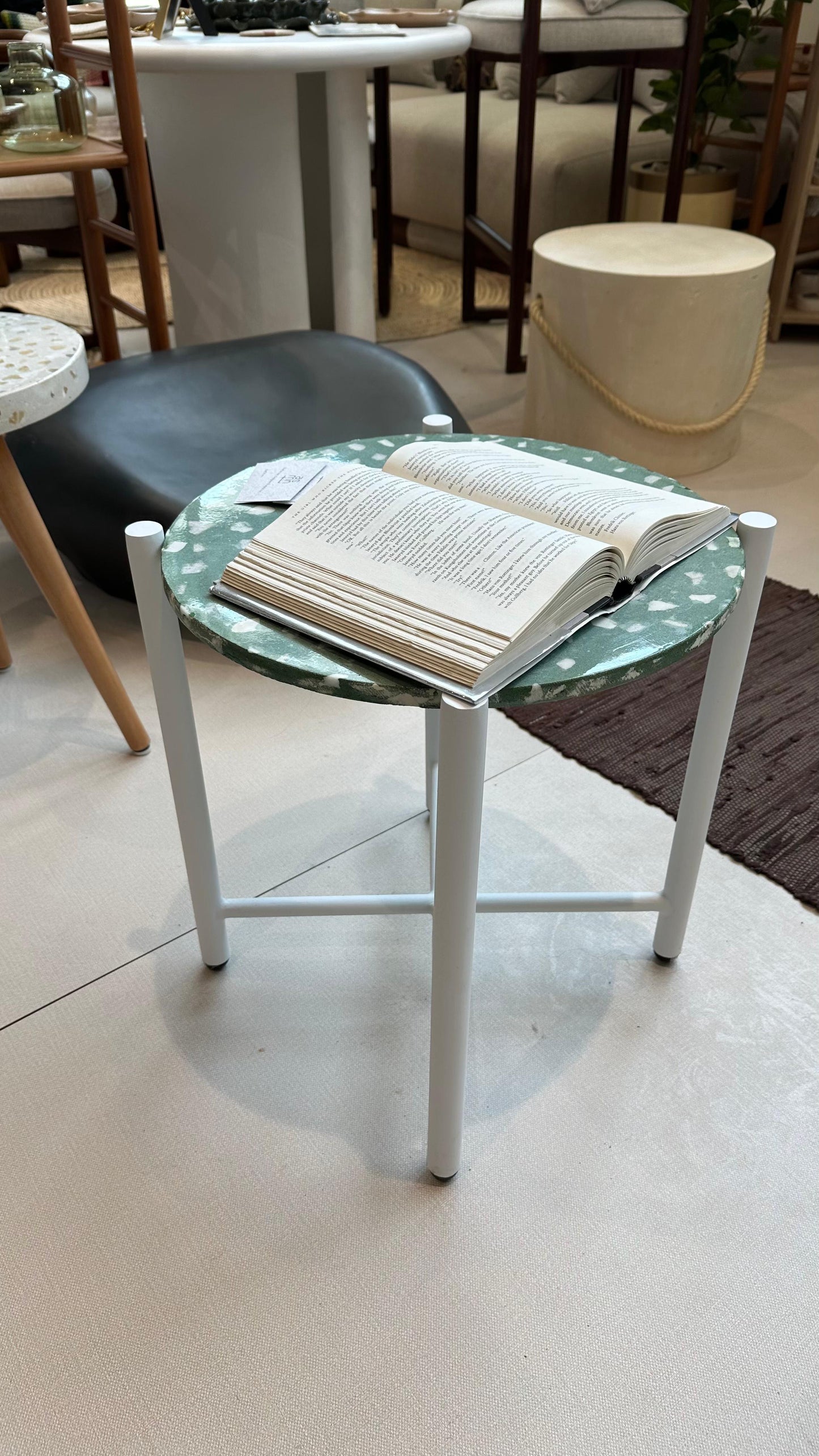 Forma Side table